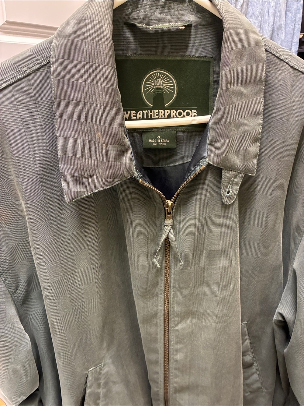 Weatherproof Men’s Green Zip-Front Windbreaker Jacket